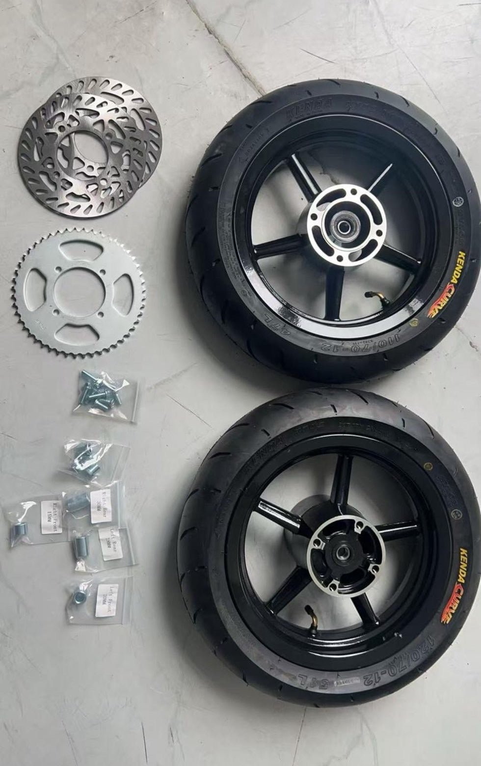 Tuttio Supermoto Wheelset - Side View